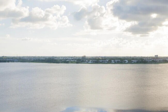 Building Photo - 300 S Australian Ave