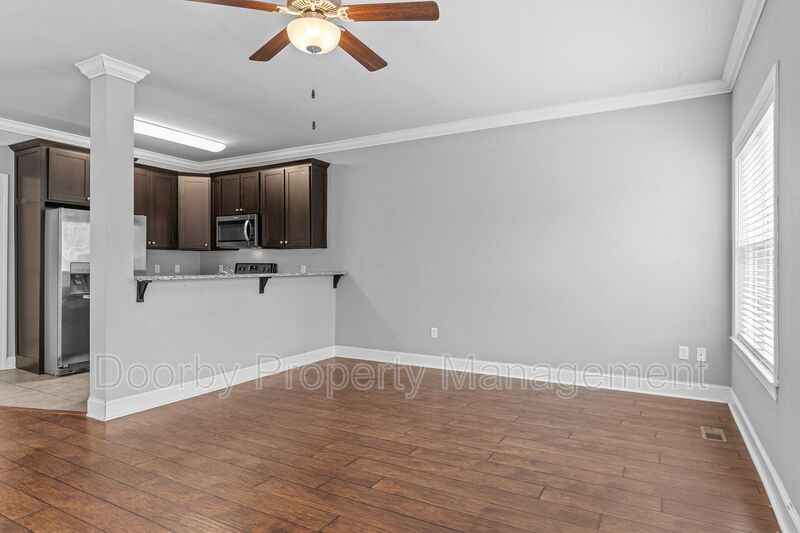 Building Photo - 723 Ladd Ave