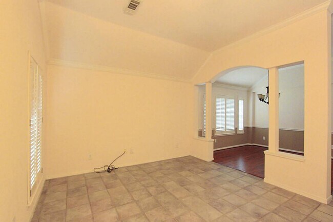 Building Photo - 523 High Meadows Dr