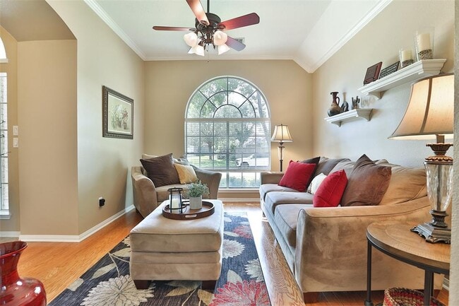 Building Photo - 8414 Green Valley Dr
