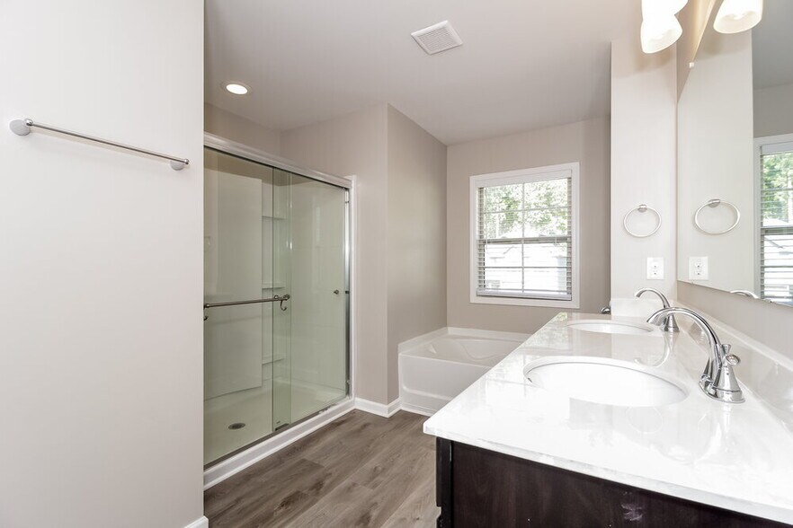 Building Photo - 538 Jadetree Ln