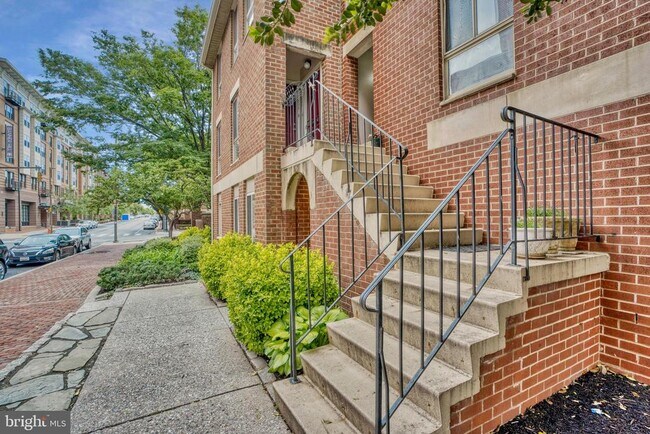 Building Photo - 536 S Charles St