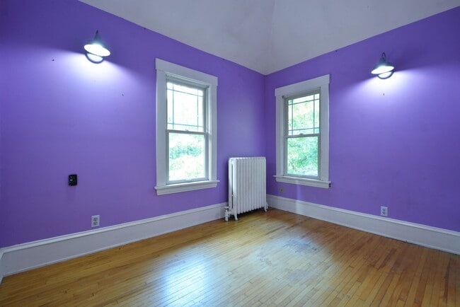 Building Photo - Beautiful 4-bedroom 2.5-bathoom - Great Lo...