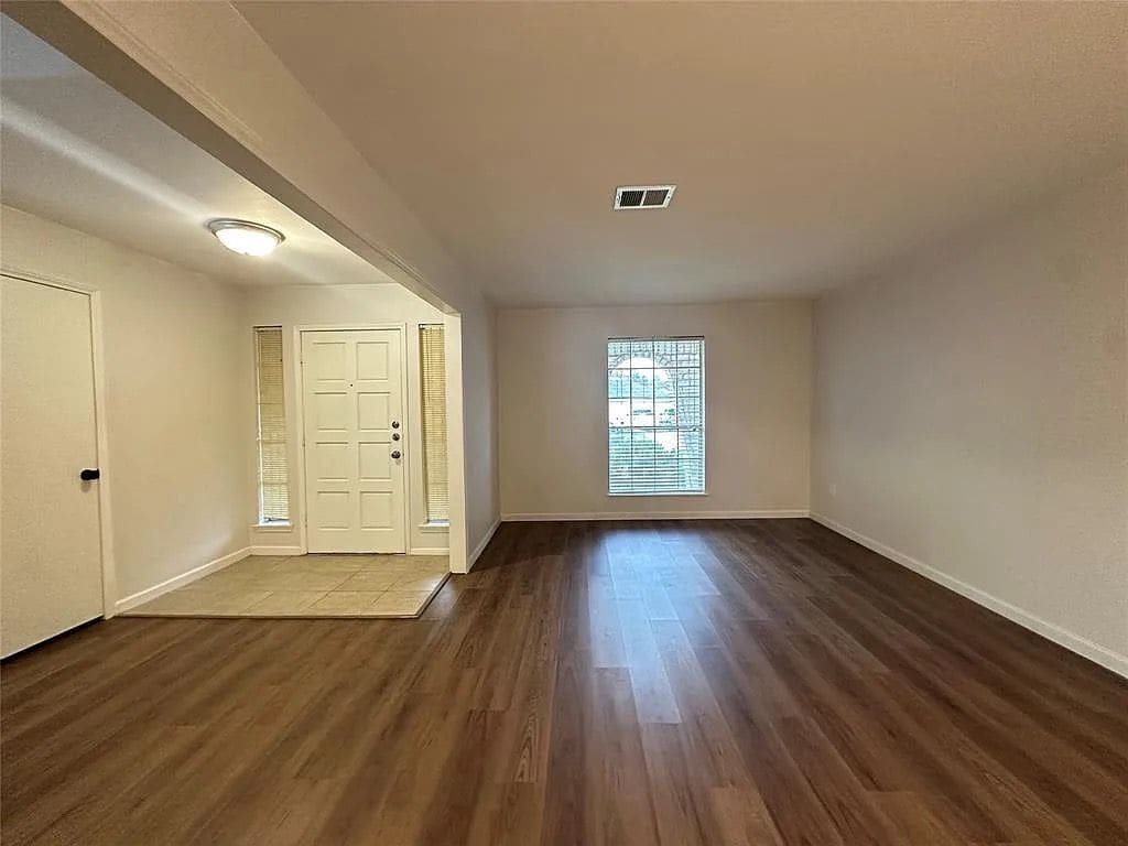 Building Photo - 12139 Huntington Park Dr