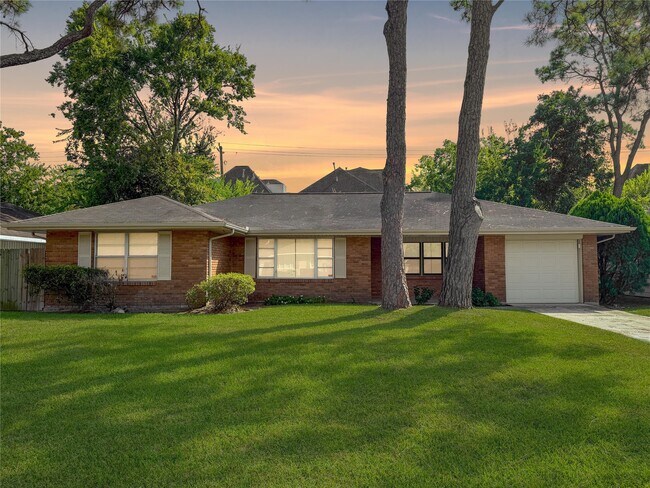 Primary Photo - 3419 Linkwood Dr