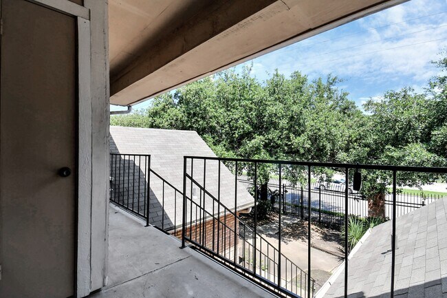 Building Photo - 2300 Old Spanish Trl