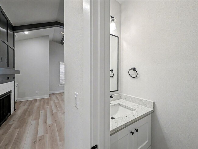 Building Photo - 7842 Scenic Vly Ave