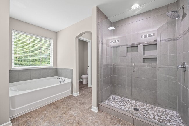 Building Photo - Spectacular 5 Bedrm, 3.5 Bath in the gated...