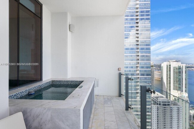 Building Photo - 1451 Brickell Ave