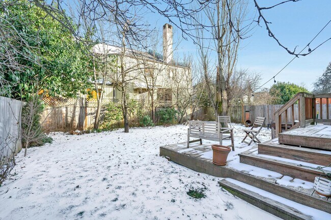 Building Photo - Spacious, historic 3-bdrm/1.5-bath home in...