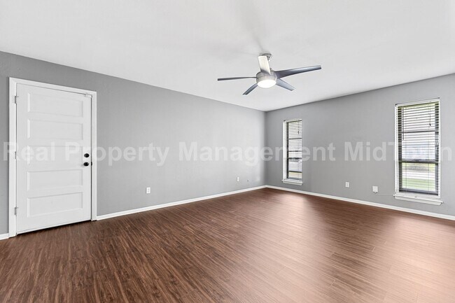 Building Photo - 2907 Ashbury Dr