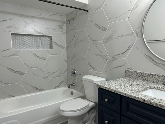 Building Photo - Water view - Pool home