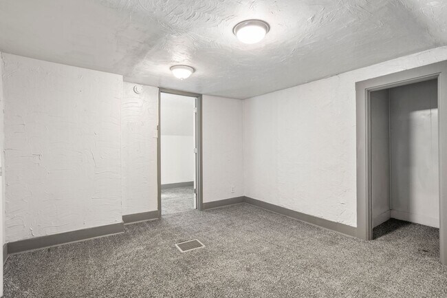 Building Photo - 1400 Knapp St