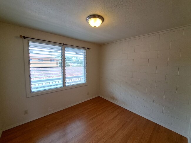 Building Photo - Kapiolani Villas