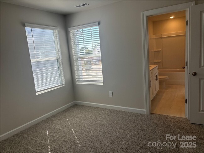 Building Photo - 1739 Braemar Vlg Dr