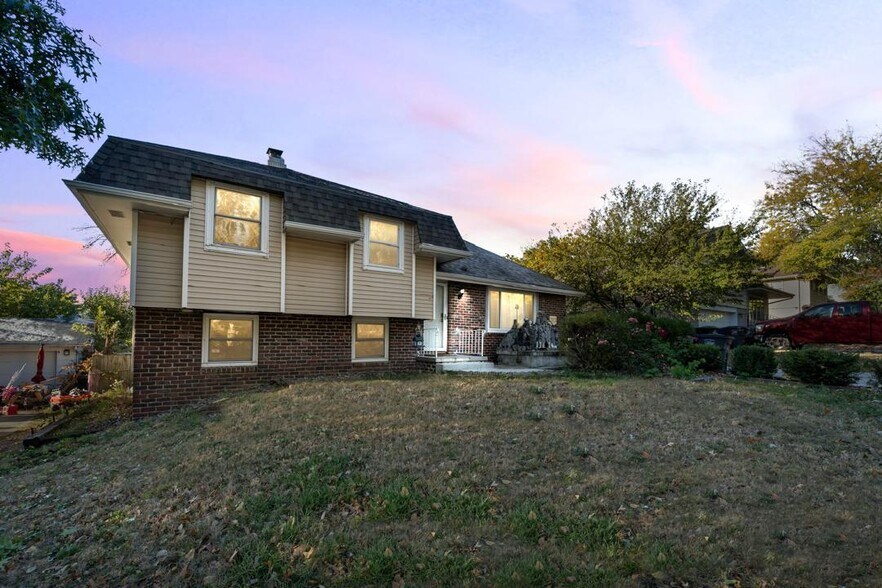 Building Photo - 323 Scandia Ave