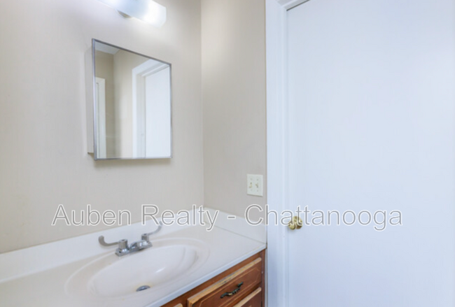Building Photo - 112 S Ridge Dr