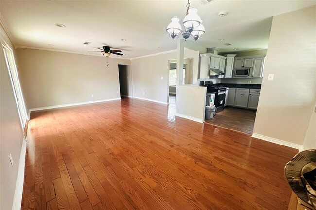 Building Photo - 18203 Kings Row