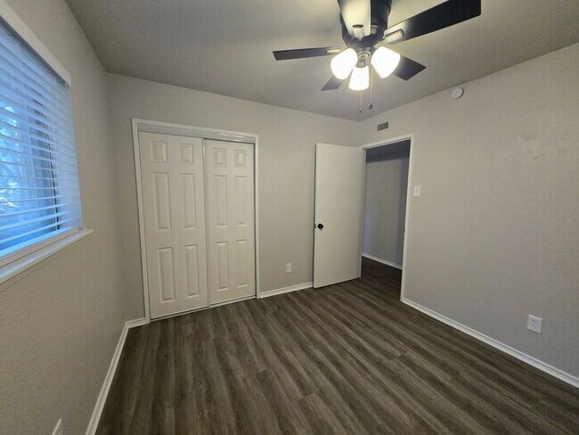 Building Photo - Hilltop 3 Bedroom, 2 Bath, 2 Car Garage Pr...