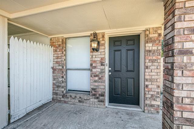 Building Photo - 2114 Windhurst Dr