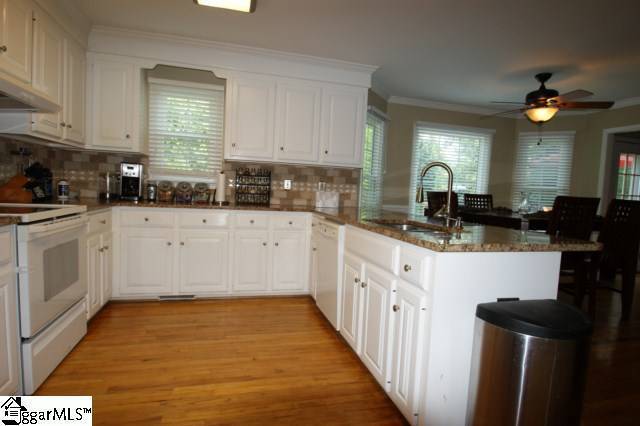 Building Photo - 4 Bedroom /2.5 Bath in Greer !! Minutes from Downtown Greer