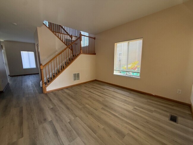 Building Photo - 757 Bayles Dr