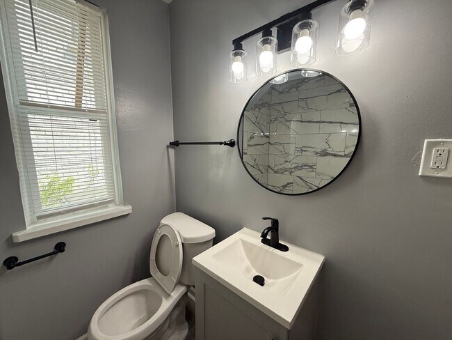 Building Photo - Renovated 2-Bedroom Home – We Welcome Sect...