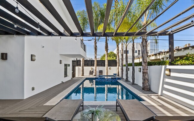 Building Photo - 355 S Sycamore Ave