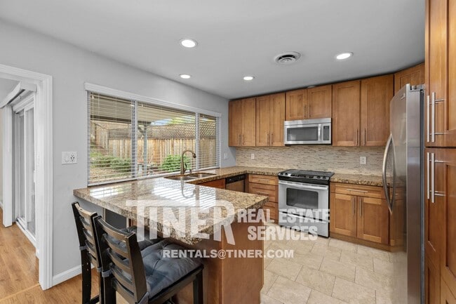 Building Photo - 4801 Papaya Dr