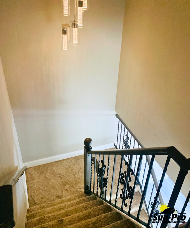 Building Photo - 2089 Oak Meadow Cir