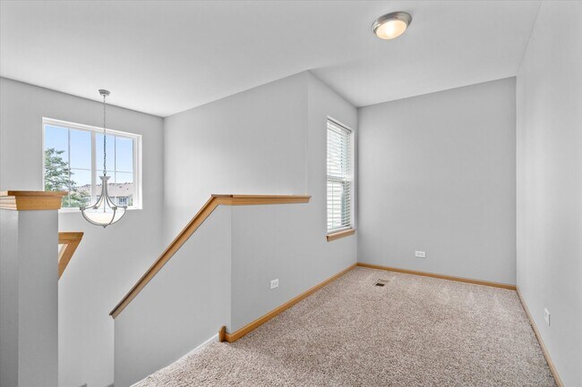 Building Photo - 484 Majestic Ln