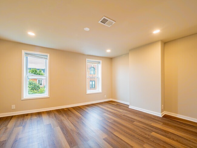 Building Photo - 161 Brown St