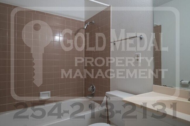 Building Photo - 1803 Cedarhill Dr