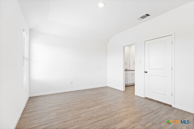 Building Photo - 2460 Vesper Bnd