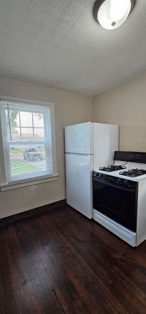 Building Photo - 4 Bedroom House for rent