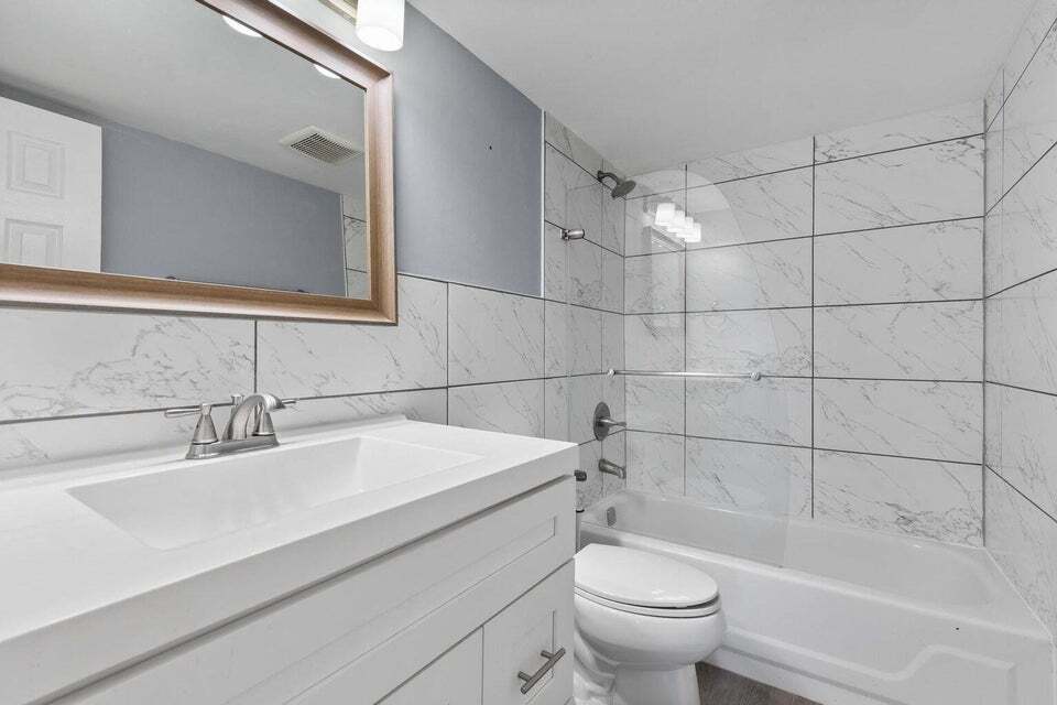 Building Photo - 8406 W Sample Rd