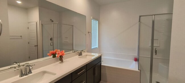 Building Photo - West Summerlin Townhouse - 1833-SqFt. - 3-beds, 2.5-baths, 2-car attached garage, Gated Comm.
