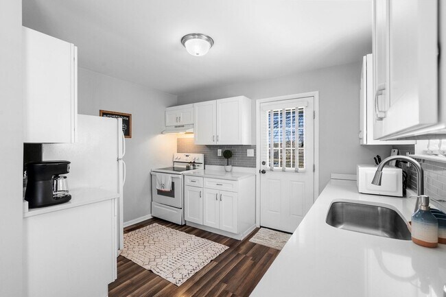 Building Photo - 1122 2nd Ave S