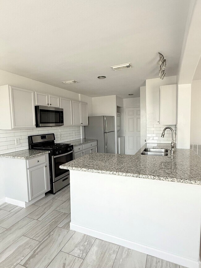 Building Photo - 6810 Strathmore Pl Ct