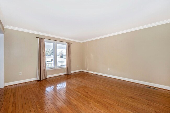 Building Photo - WELLER ESTATES