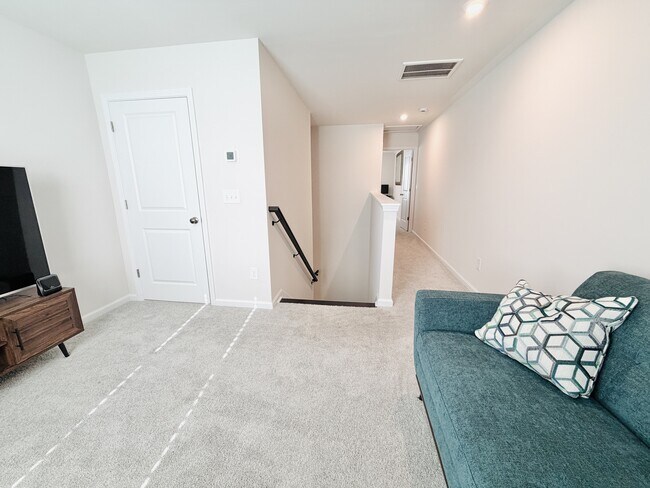 Building Photo - 667 Honeydew Dr