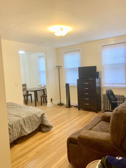 Building Photo - 48 Strathmore Rd