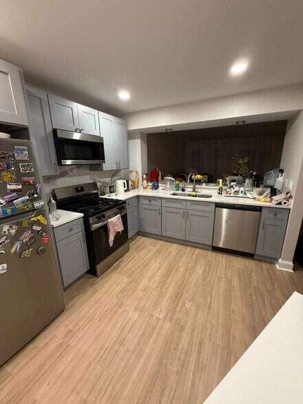 Building Photo - 257 Doral Ct
