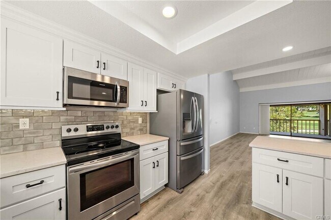 Building Photo - Beautifully Upgraded Single-Level Condo on...