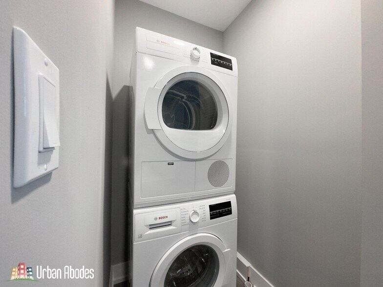 Building Photo - 3941 N Janssen Ave