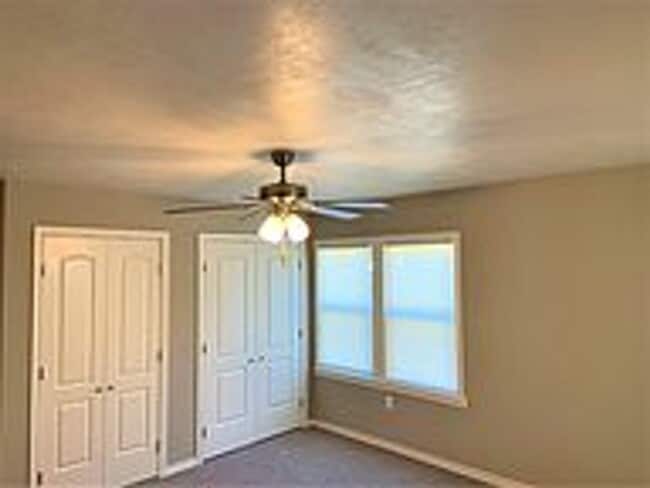 Building Photo - Available August 2026! 2 Bed House Near Downtown Bryan!