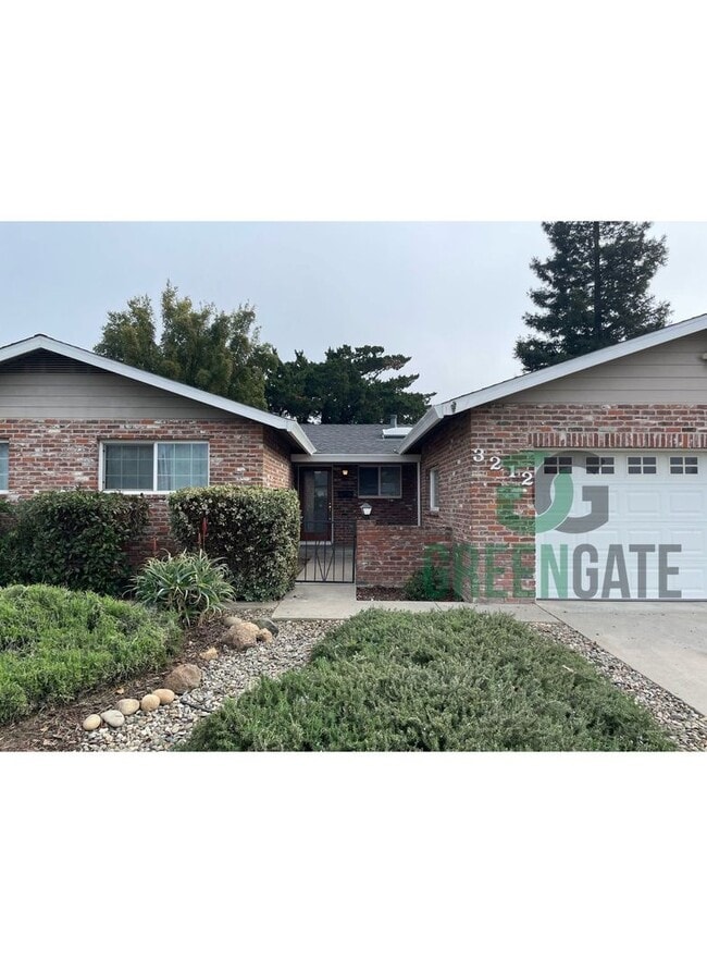 Building Photo - Spacious 4Bedroom 2Bath AVAILABLE NOW in Modesto!!