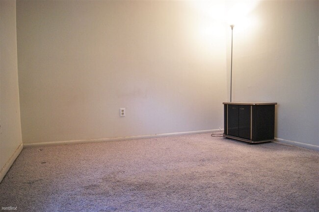 Building Photo - 2 br, 1 bath  - 14 Mountbatten Ct Apt 203