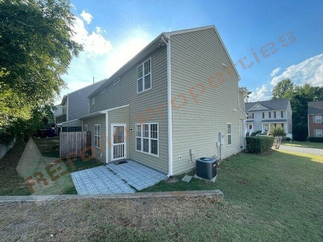 Building Photo - 2452 Bay Harbor Dr