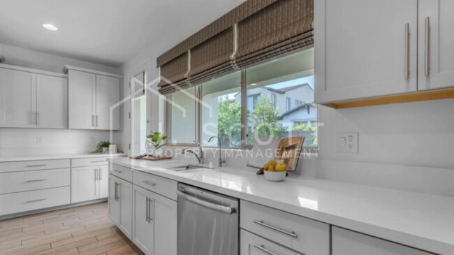 Building Photo - Modern 4-Bedroom Home with Upgraded Kitche...